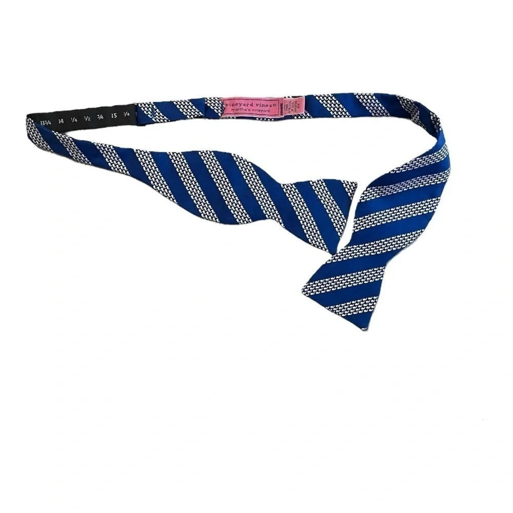 Vineyard Vines Bow Tie 100% Silk Blue And White With Whales adjustable